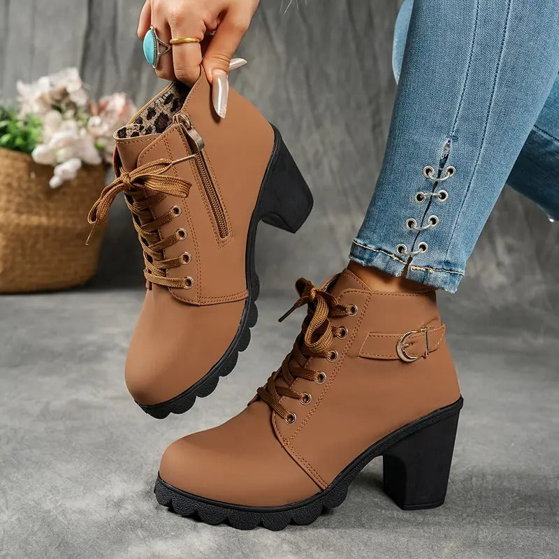 Bottines à talons et intérieur léopard