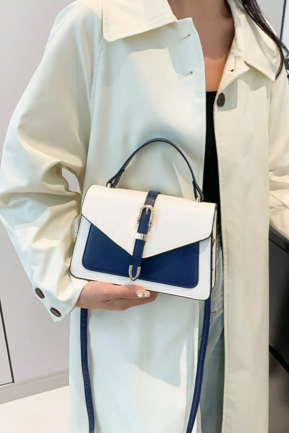 Violette™ Sac à bandoulière avec fermeture à boucle
