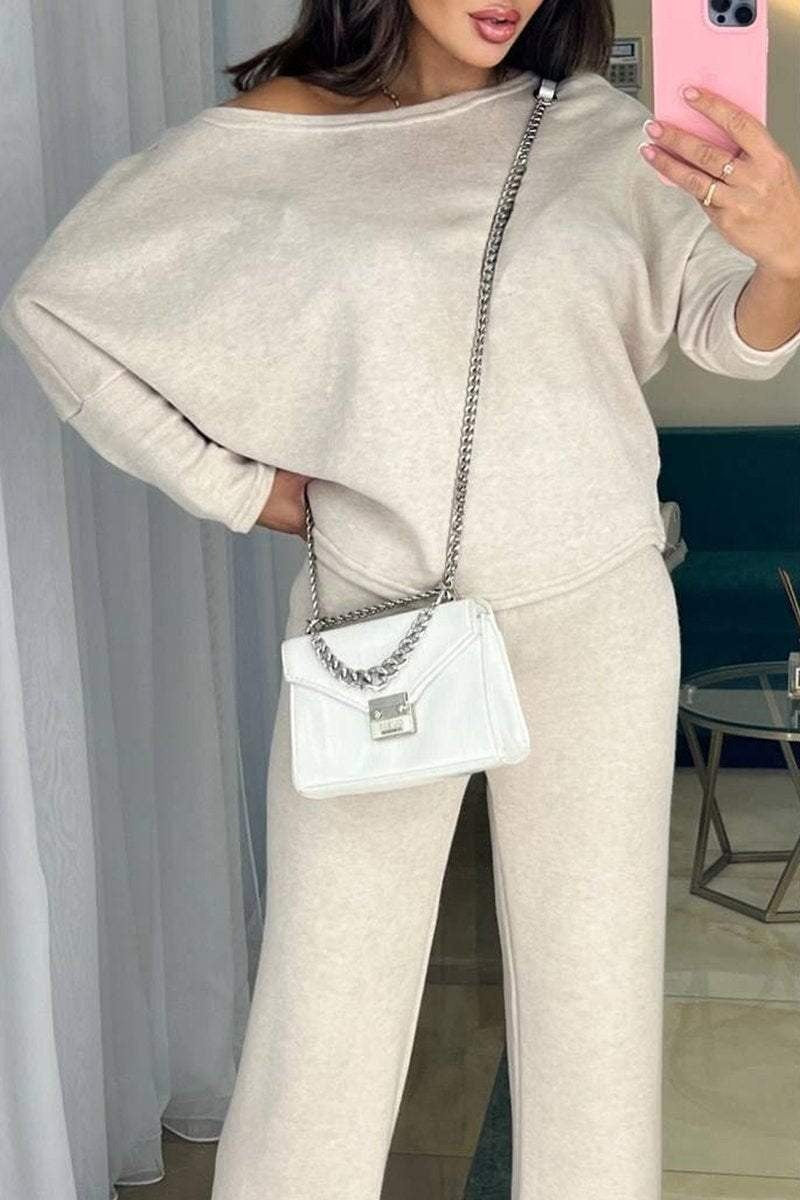 Ensemble avec un haut et un pantalon décontracté