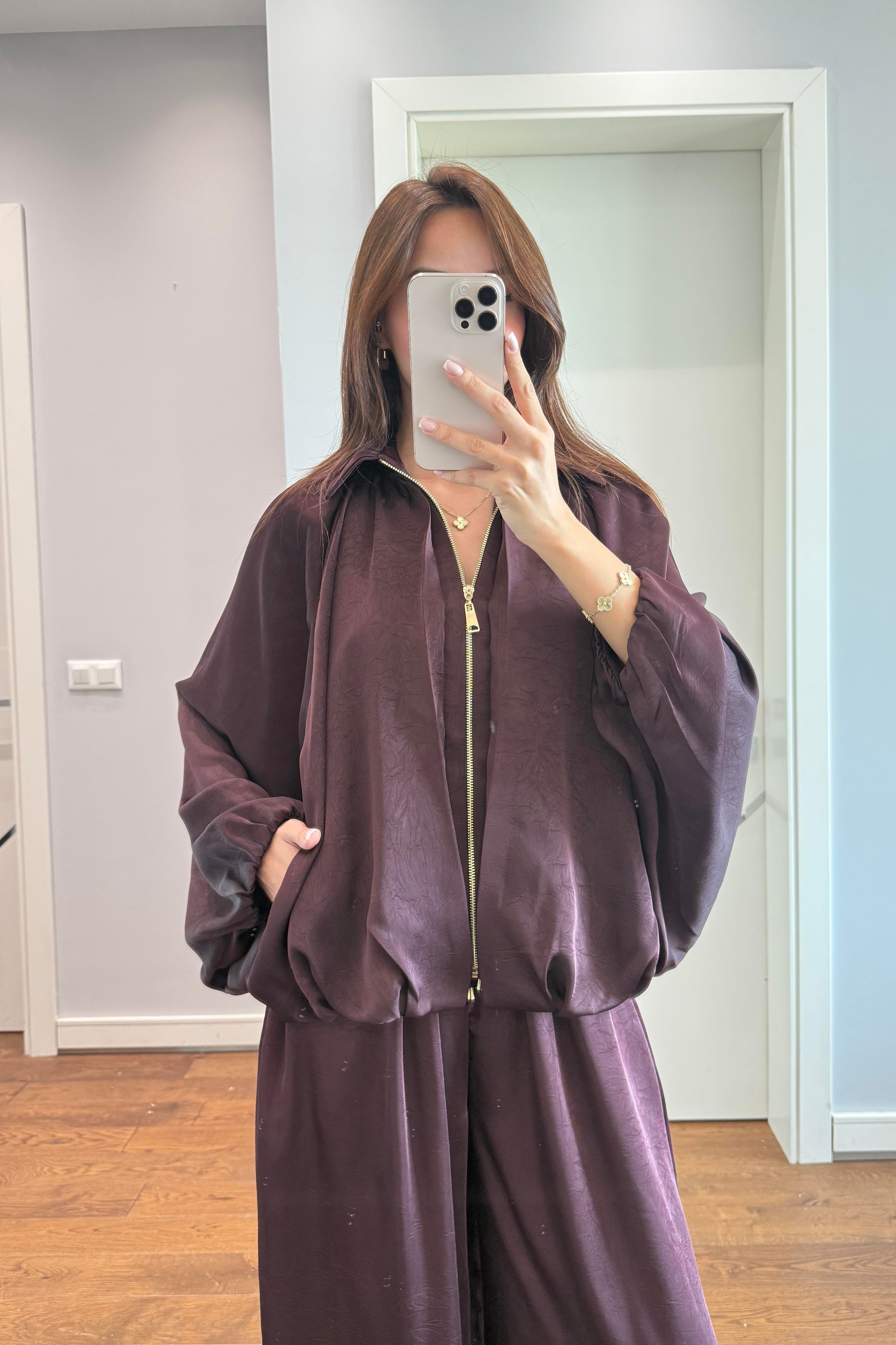 VESTE BOMBER EN SATIN ET PANTALON