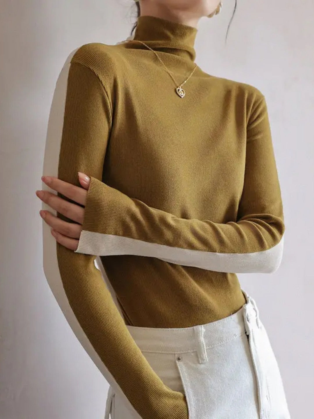 Col roulé en tricot contrasté Eclipse