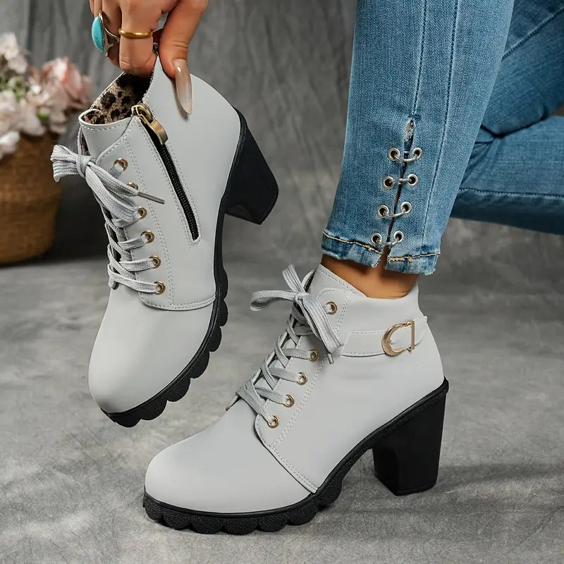 Bottines à talons et intérieur léopard