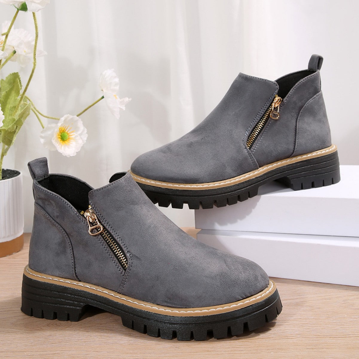 Amélie | des bottes chic en daim avec fermeture à glissière