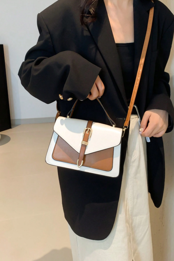 Violette™  Sac à bandoulière avec fermeture à boucle