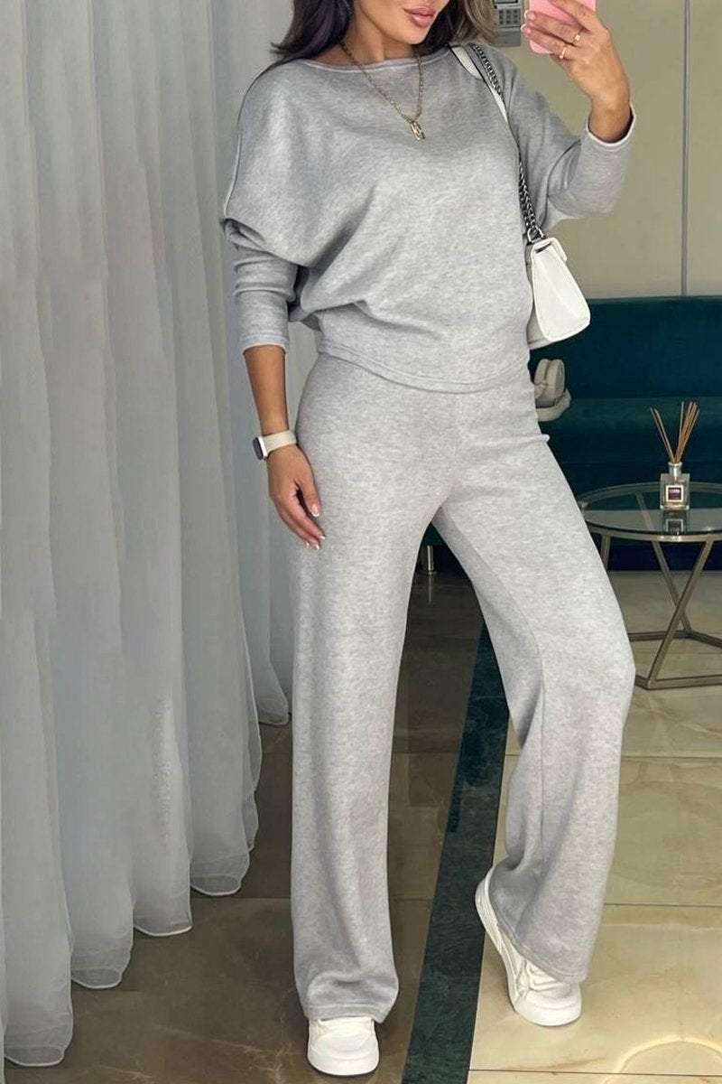 Ensemble avec un haut et un pantalon décontracté