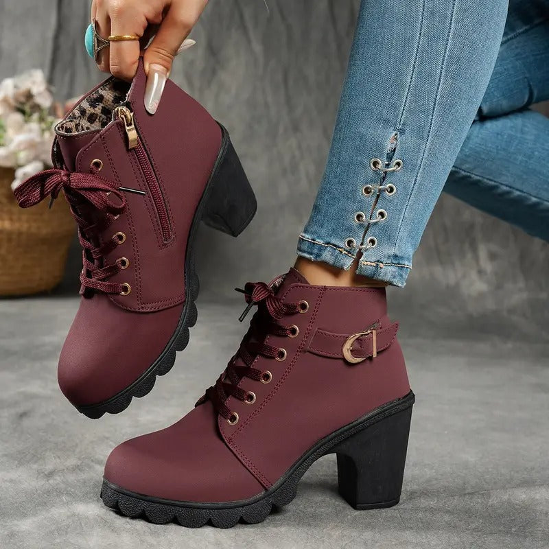 Bottines à talons et intérieur léopard