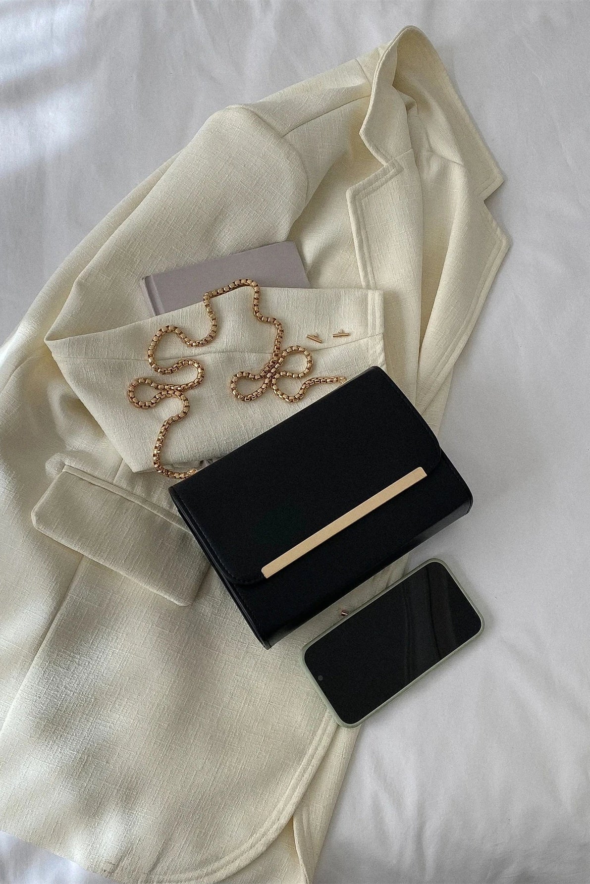 Violette™  Sac à main pour femme avec rabat et bandoulière chaîne