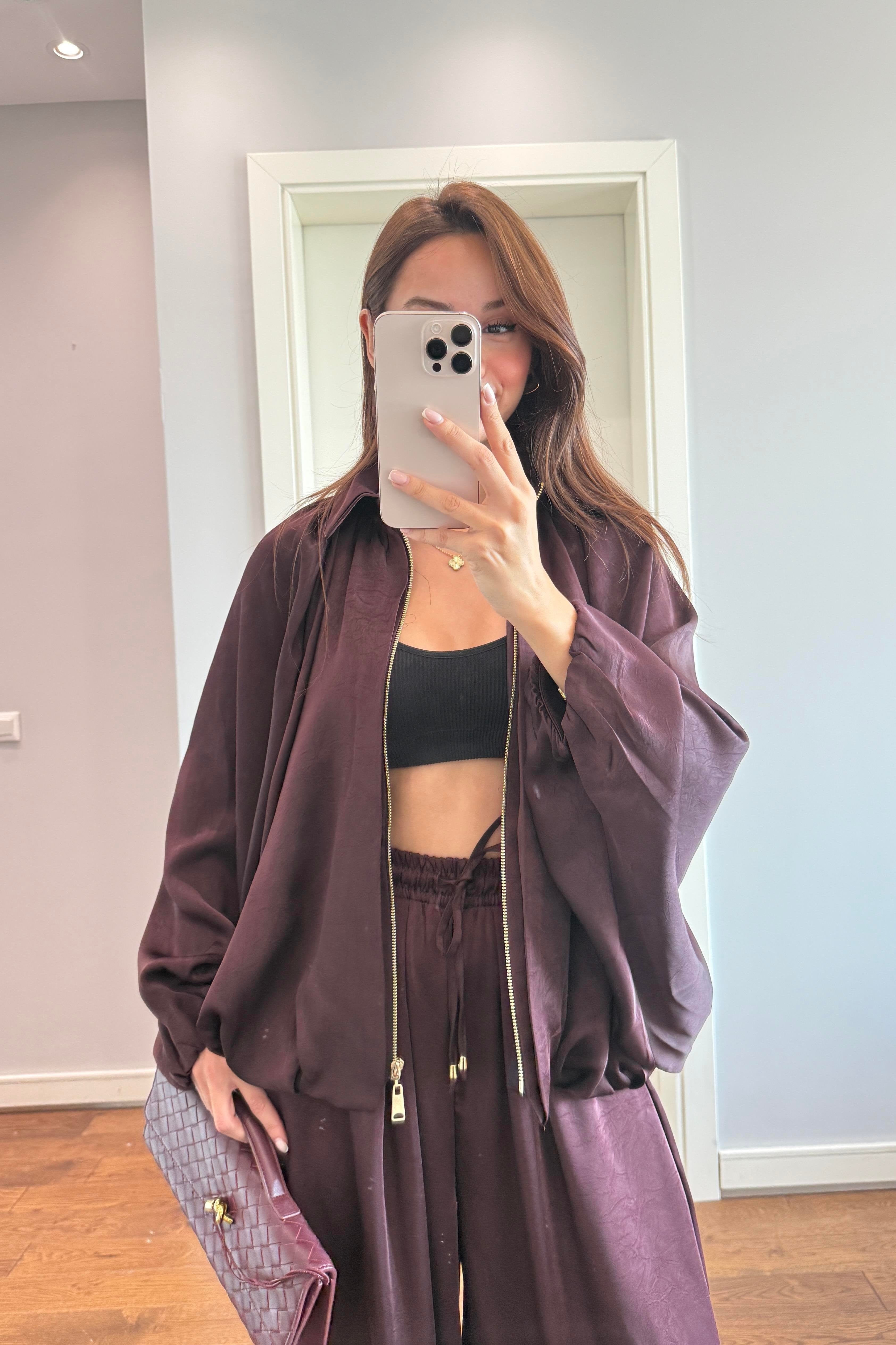 VESTE BOMBER EN SATIN ET PANTALON